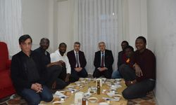 Niyazi Can ve KSÜ Yöneticileri iftarını Afrikalı öğrencilerle birlikte açtı
