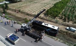Tur Otobüsü, Su Kanalına Devrildi! 1 Ölü, 54 Yaralı