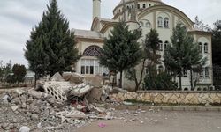 Depremde Türkoğlu’ndaki çifte minareli cami ağır hasar aldı!