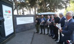 Azerbaycan heyetinden Hocalı Katliamı Anıtı'na ziyaret