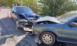 Kahramanmaraş’ta iki otomobil kafa kafaya çarpıştı: 4 yaralı 