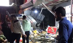 Elbistan’da otomobil markete daldı: 3 yaralı 