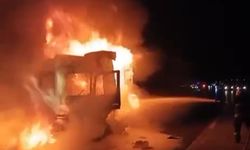 Seyir halindeki tır alev topuna döndü
