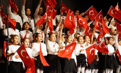 Necip Fazıl Kültür Merkezi’nde Alkış Fırtınası