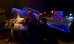 Kahramanmaraş’ta yoldan çıkan otomobil ağaca çarptı: 2 yaralı