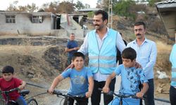 Başkan Gedemenli’den Çamlıbel’de Çocuklara Bisiklet Desteği