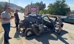 Elbistan‘da tırın çarptı otomobil hurdaya döndü: 2 yaralı