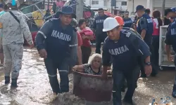 Meksika'da sel: Ölü ve yaralılar var! Meksika Donanması binlerce kişiye yardım ulaştırıyor