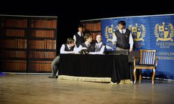 “Ölü Ozanlar Derneği” Sanatseverler Tarafından Büyük İlgi Gördü