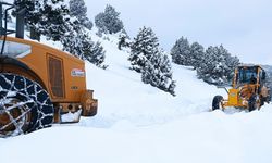 Kahramanmaraş’ta ana arterler tuzlanıyor, ulaşım aksamıyor