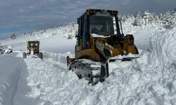 Kahramanmaraş’ta kar mesaisi: Yollar gece gündüz açık tutuluyor
