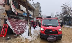 Kahramanmaraş’ta Karın Ağırlığı İşletme Sundurmasını Çökertti