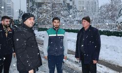 Onikişubat’ta kar mesaisi: Tüm ekipler sahada, çalışmalar aralıksız sürüyor