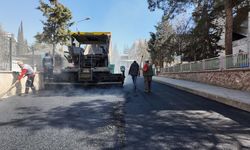Kahramanmaraş Dulkadiroğlu Yenişehir’de asfalt seferberliği sürüyor