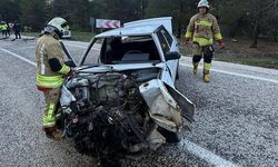 Andırın yolunda kafa kafaya çarpışma sonrası araç alev aldı