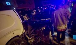 Kahramanmaraş Afşin’de feci kaza! otomobil park halindeki araçlara çarptı 1 kişi yaralandı