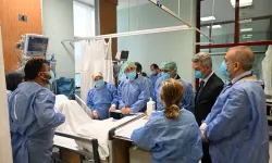 Milletvekillerinden yaralı öğrencilere ziyaret