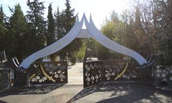 Kahramanmaraş Pazarcık Elif Ana Türbesi'nde heykel yakma girişimi