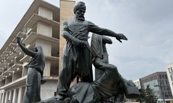 Kıbrıs Meydanı’ndaki Anıt Yeniden Ait Olduğu Yerde