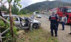 Kahramanmaraş-Kayseri yolunda kaza! Otomobil direğe girdi