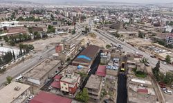 Kahramanmaraş'ta Menderes Mahallesi'nde sıcak asfalt çalışmaları başladı