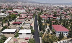Dulkadiroğlu'nda Haydarbey Caddesi sıcak asfaltla yenileniyor