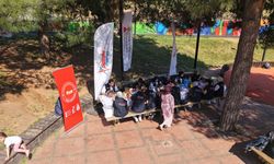 Gençler, Pusula Maraş etkinliğinde kuş evleri boyayarak doğaya katkıda bulundu!