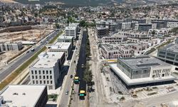 Azerbaycan Bulvarı’nda asfalt mesaisi: Ulaşım konforu artıyor