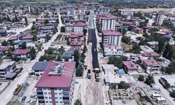 Elbistan'ın Darende Caddesi modern güvenli ulaşım için baştan