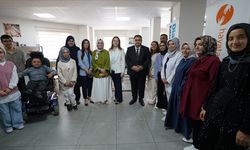 Engelsiz Yaşam Merkezi'nde özel bireylerin el emeği sergisi büyük ilgi gördü