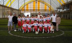 Çocukların talebine duyarsız kalmayan Başkan Görgel, halı sahada futbol keyfi yaşattı