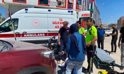 Elbistan'da elektrikli araç park halindeki otomobile çarptı