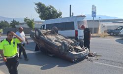 Kahramanmaraş’ta trafik kazası: Otomobil takla attı, 2 kişi yaralandı