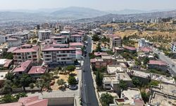 Kahramanmaraş'ta Mehmet Esenceli Caddesi sıcak asfaltla yenileniyor