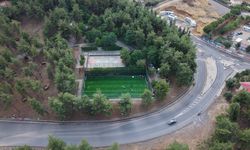 Türkoğlu’nda eski halı saha baştan sona yenileniyor
