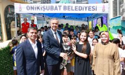 Başkan Toptaş, minik öğrencilerin davetini geri çevirmedi