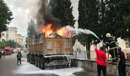 Kahramanmaraş'ta tırın dorsesi yandı