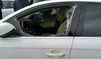 Park halindeki otomobilin camını kırıp 150 bin TL çaldılar