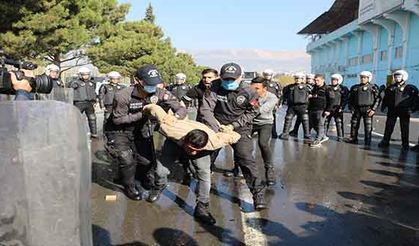 Kahramanmaraş’ta çevik iş başında! Ortalık toz duman oldu