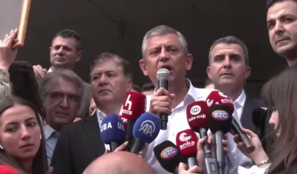 Özgür Özel: CHP sokakta, meydanda, yoldadır... Geri gelmek üzere çıkıyorum!