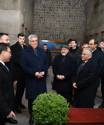 Dünyanın ilk tıp fakültesine Bakan Memişoğlu'ndan tam not