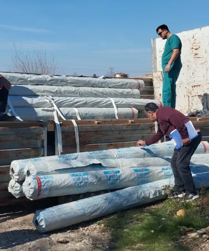 Hortumdan zarar gören üreticilere sera naylonu dağıtıldı