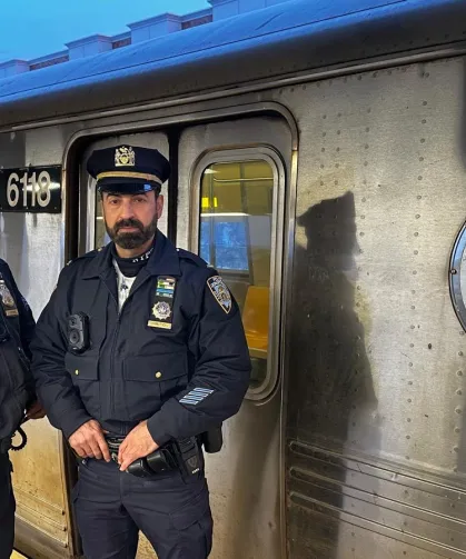 Queens metrosunun başında bir Türk... NYPD'li Teğmen Ali Hammutoğlu'ndan gençlere çağrı