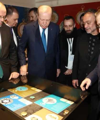 Cumhurbaşkanı Erdoğan, nadir cep saatlerini inceledi