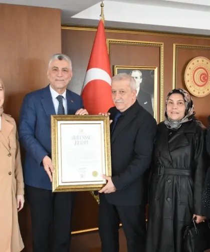 Ücret almayan esnafa Bakan Bolat'tan 'Ahi Esnaf Beratı'