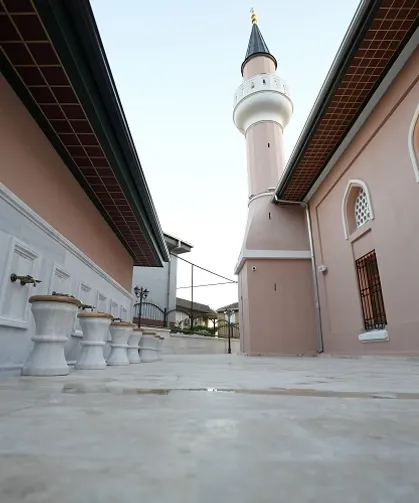4 asırlık cami ibadete açıldı
