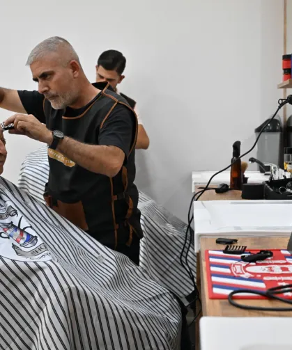 Emekli Kafe'de kuaför ve berber hizmeti başladı