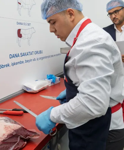 Eş-dost yok, liyakat var!