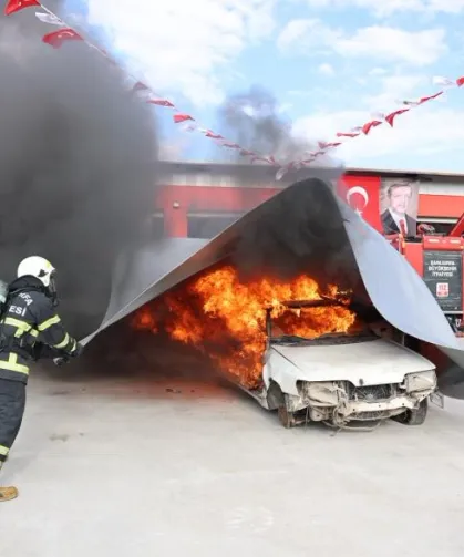 Elektrikli araç yangınına böyle müdahale ettiler