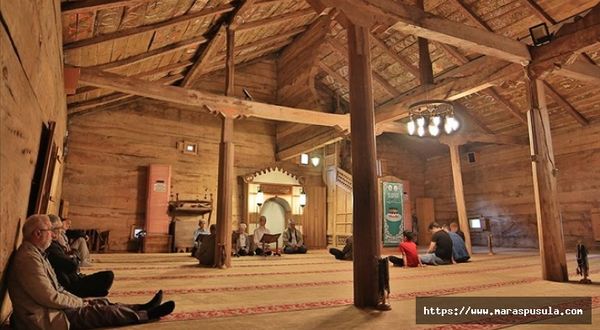 800 Yıllık Camide Mukabele Geleneği